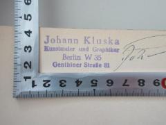 - (Kluska, Johann), Stempel: Name, Ortsangabe, Berufsangabe/Titel/Branche; 'Johann Kluska 
Kunstmaler und Graphiker
Berlin W35 
Genthiner Straße 81'.  (Prototyp)