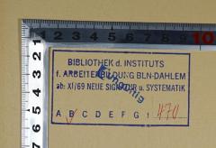 - (Institut für Arbeiterbildung Berlin-Dahlem;Bibliothek des Instituts für Arbeiterbildung Berlin-Dahlem), Stempel: Name, Berufsangabe/Titel/Branche, Ortsangabe, Signatur; 'BIBLIOTHEK d. INSTITUTS f. ARBEITERBILDUNG BLN-DAHLEM ab XI / 69 NEUE SIGNATUR u. SYSTEMATIK B 470'. 