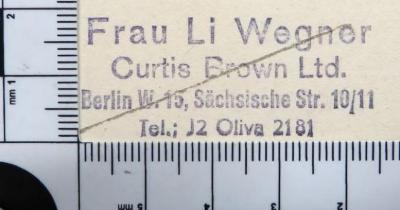 - (Wegner, Li), Stempel: Name, Ortsangabe; 'Frau Li Wegner / Curtis Brown Ltd. / Berlin W. 15, Sächsische Str. 10/11 / Tel.: J2 Oliva 2181'. 