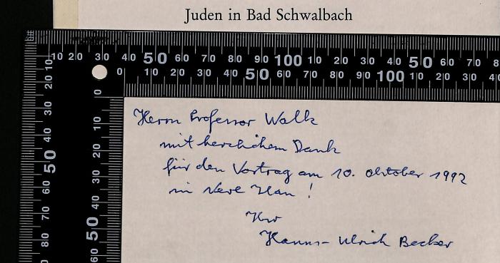 - (Hans-Ulrich Becker), Von Hand: Besitzwechsel: Schenkung; 'Herrn Professor Walk
mit herzlichem Dank
für den Vortrag am 10. Oktober 1992
mit besten Wünschen!
Ihr
Hans-Ulrich Becker
'. 