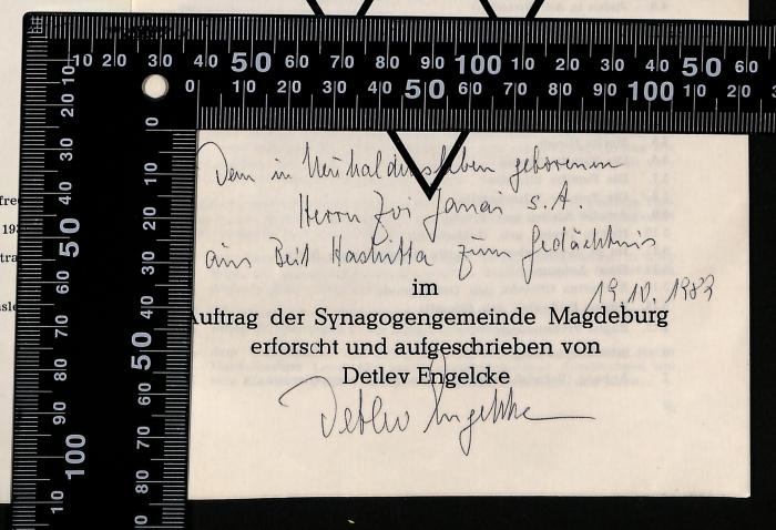 -, Von Hand: Besitzwechsel: Schenkung; 'Dem in Weichald geborenen Herrn Jona S.A.
aus Beit Haschitta zum Gedenken
19.10.1983'