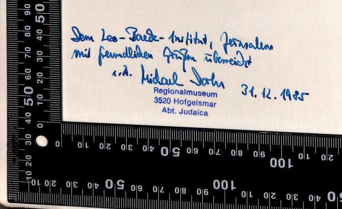 - (Dorhs, Michael), Von Hand: Besitzwechsel: Schenkung; 'Dem Leo-Baeck-Institut, Jerusalem
mit freundlichen Grüßen überreicht
v.d. Michael Dorhs
31.12.1985'. 