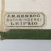 - (Buchbinderei J. R. Herzog (Leipzig)), Etikett: Buchbinder, Name, Berufsangabe/Titel/Branche, Ortsangabe; 'J.R. Herzog
Buchbinderei
Leipzig'.  (Prototyp)