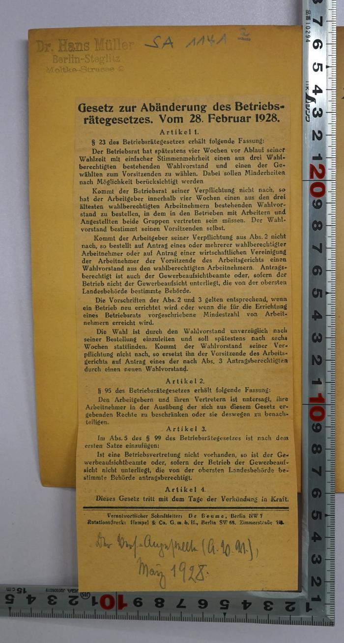 SA 1141&lt;2&gt; : Betriebsrätegesetz : vom 4. Februar 1920 (RGBl. S. 147) : nebst den dazu erlassenen und damit zusammenhängenden Gesetzen und Verordnungen (1922);- (Müller, Hans), Sonstiges Objekt: ; '[eingeklebter Zeitungsartikel mit Notiz:] Der [Wers.]=Angestellte (A....) Mainz 1928'. 