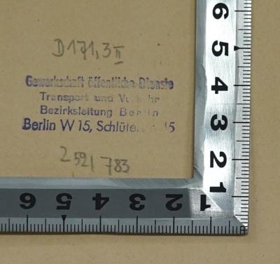 SA 1309-1928 : Tariflöhne der Beschäftigten im Organisationsbereich des Verbandes der Gemeinde- und Staatsarbeiter. Stand am 31. Dezember 1928 (1929);- (Gewerkschaft öffentliche Dienste Transport und Verkehr Bezirksleitung Berlin), Stempel: Berufsangabe/Titel/Branche, Ortsangabe, Signatur; 'D 171,3
Gewerkschaft öffentliche Dienste Transport und Verkehr Bezirksleitung Berlin Berlin W 15, Schlüterstr. 45
Z 52/783'. 