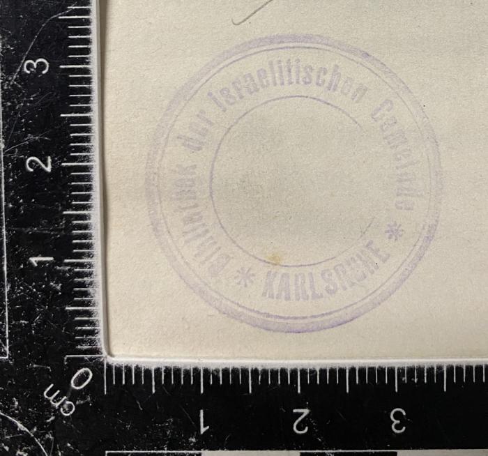 - (Israelitische Gemeinde Karlsruhe, Bibliothek), Stempel: Name; 'Bibliothek der israelitischen Gemeinde Karlsruhe'.  (Prototyp)
