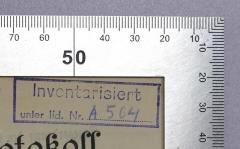 - (Deutscher Gewerkschaftsbund Landesbezirk Groß-Berlin Presse-Funk-Film;Deutscher Gewerkschaftsbund Landesbezirk Groß-Berlin), Stempel: Inventar-/ Zugangsnummer; 'Inventarisiert unter lfd. Nr. A 564'. 