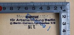 - (Institut für Arbeiterbildung Berlin-Dahlem), Stempel: Name, Ortsangabe, Signatur; 'Institut für Arbeiterbildung Berlin 
Berlin-Dahlem, Lentzallee 7/9
NL 2'. 
