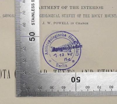 Ig 15 : Dakota Grammar, Texts, and Ethnography (1893);- (Berliner Gesellschaft für Anthropologie, Ethnologie und Urgeschichte), Stempel: Berufsangabe/Titel/Branche, Besitzwechsel; 'Anthropologische Gesellschaft - Bibliothek - Ausgeschieden 1.10.60, Be'. 