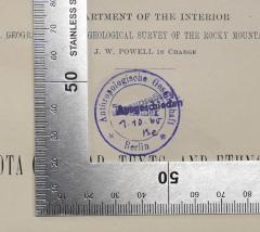 - (Berliner Gesellschaft für Anthropologie, Ethnologie und Urgeschichte), Stempel: Berufsangabe/Titel/Branche, Besitzwechsel; 'Anthropologische Gesellschaft - Bibliothek - Ausgeschieden 1.10.60, Be'. 