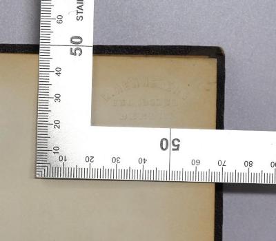 Ig 58 : Social=Lehre. (1875);- (Henneberg, Rudolf), Prägung: Ortsangabe, Name; 'R. Henneberg Ingenieur Berlin'. 