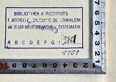 - (Bibliothek des Instituts für Arbeiterbildung Berlin-Dahlem), Stempel: Name, Ortsangabe, Signatur; 'Bibliothek d. Instituts für Arbeiterbildung BLN-Dahlem ab: XI/69 Neue Signatur u. Systematik A 1101'. 