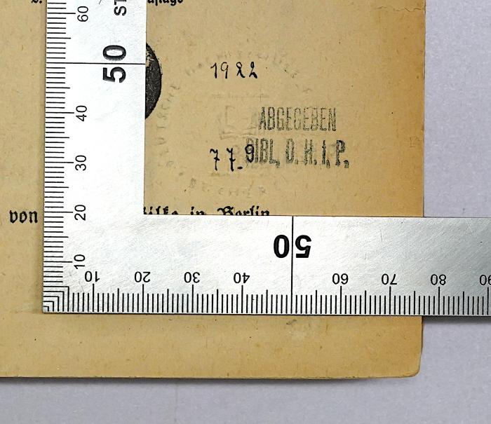 B 508 2b : Die Verfassung des Deutschen Reichs (1921);- (Deutsche Hochschule für Politik. Bibliothek;Deutsche Hochschule für Politik), Prägung: Ortsangabe, Name, Wappen; 'Deutsche Hochschule f. Politik, Bücherei'.  (Prototyp);- (Deutsche Hochschule für Politik), Von Hand: Signatur; '1922 77.9'. 