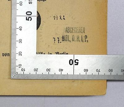 B 508 2b : Die Verfassung des Deutschen Reichs (1921);- (Deutsche Hochschule für Politik. Bibliothek;Deutsche Hochschule für Politik), Prägung: Ortsangabe, Name, Wappen; 'Deutsche Hochschule f. Politik, Bücherei'.  (Prototyp);- (Deutsche Hochschule für Politik), Von Hand: Signatur; '1922 77.9'. 