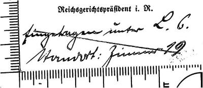 - (Preußen. Landgericht (Schneidemühl)), Von Hand: Notiz, ; 'Eingetragen unter L.G. / Standort[?]: Zimmer 19'. 