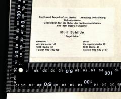- (Schilde, kurt), Etikett: ; 'Bezirksamt Tempelhof von Berlin Abteilung Volksbildung Heimatmuseum Gedenkbuch für die Opfer des Nationalsozialismus aus dem Bezirk Tempelhof Kurt Schilde Projektleiter dienstlich: Alt-Mariendorf 43 1000 Berlin 42 Telefon 030-7022 465 privat: Karlsgartenstraße 16 1000 Berlin 44 Telefon 030-622 24 07'. 