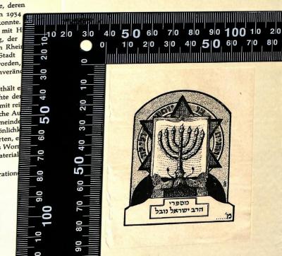 - (Nobel, Nehemias Anton), Etikett: Exlibris; 'מספרי הרב ישראל נובל
From the books of Rabbi Nehemia Anton Nobel'. 