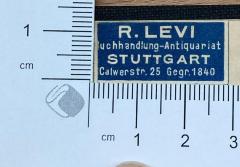 - (R. Levi Buchhandlung und Antiquariat), Etikett: Buchhändler; 'R. Levi Buchhandlung-Antiquariat Stuttgart Calwerstr. 25 Gegr. 1840'.  (Prototyp)
