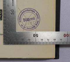 - (Kommunalwissenschaftliches Institut an der Universität Berlin Bücherei), Stempel: Berufsangabe/Titel/Branche, Ortsangabe, Signatur; 'Kommunalwissenschaftliches Institut an der Universität Berlin Bücherei 2685'. 
