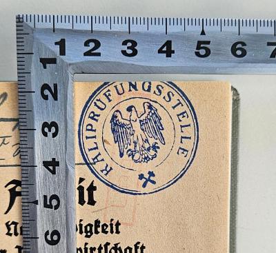 C /SCH 25&lt;2&gt; : Das Sozialisierungsprogramm der Sozialdemokratie. 3, Helden der Arbeit : zwölf Beweise für die Notwendigkeit der Aufrechterhaltung der Privatwirtschaft ; Lebensbilder großer Männer des deutschen Wirtschaftslebens  (1920);- (Kaliprüfungsstelle), Stempel: Name, Emblem, Wappen; 'Kaliprüfungsstelle'. 