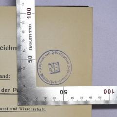 - (Lyzeum und Oberlyzeum Zehlendorf), Stempel: Berufsangabe/Titel/Branche, Name, Ortsangabe; 'Lyzeum und Oberlyzeum Zehlendorf Bibliothek'. 
