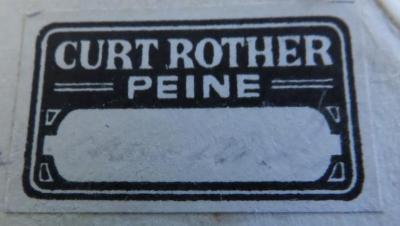- (Curt Rother Buchhandlung), Etikett: Buchhändler, Ortsangabe; 'Curt Rother / Peine / [in freiem Feld hs. ergänzt:] unleserlich'. 