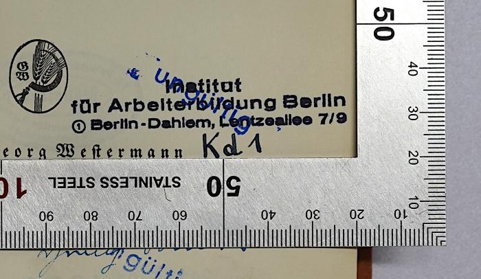 SA 61 : Der Staat im Urteil der Neuzeit und Gegenwart (1931);- (Institut für Arbeiterbildung Berlin-Dahlem), Stempel: Berufsangabe/Titel/Branche, Ortsangabe, Signatur; 'Institut für Arbeiterbildung Berlin Berlin-Dahlem, Lentzallee 7/9 Kd 1'. 