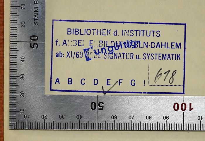 SA 61 : Der Staat im Urteil der Neuzeit und Gegenwart (1931);- (Bibliothek des Instituts für Arbeiterbildung Berlin-Dahlem), Stempel: Name, Ortsangabe, Signatur, Berufsangabe/Titel/Branche; 'Bibliothek d. Instituts f. Arbeiterbildung BLN-Dahlem ab: XI/69 neue Signatur u. Systematik E 618'. 