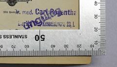 - (Rosenthal, Carl), Stempel: Name, Berufsangabe/Titel/Branche, Ortsangabe; 'Dr. med. Carl Rosenthal Arzt Berlin N [W] Kesselstrasse 23, I.'.  (Prototyp)