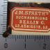 - (J.M. Spaeth Buchhandlung), Etikett: Name, Ortsangabe, Buchhändler; 'J.M. Spaeth's Buchhandlung
Berlin C.
52. Königstr. 52.'.  (Prototyp)