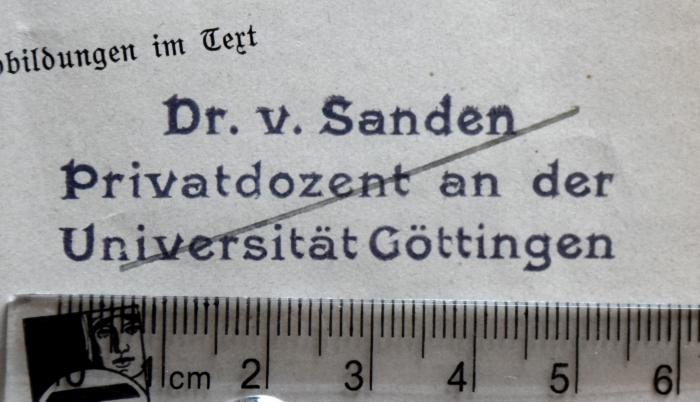 - (Sanden, Horst von), Stempel: Name, Berufsangabe/Titel/Branche; 'Dr. v. Sanden / Privatdozent an der / Universität Göttingen'.  (Prototyp)