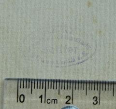 - (Buchhandlung Sattler[?]), Stempel: Buchhändler; '[…] [Buchhandlung?] [Sa]ttler[?] […] i.E.'. 