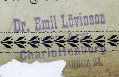 - (Lövinson, Emil), Stempel: Name; 'Dr. Emil Lövinson/pract. Arzt/Charlottenburg/[...]ottenstr. 24'.  (Prototyp)