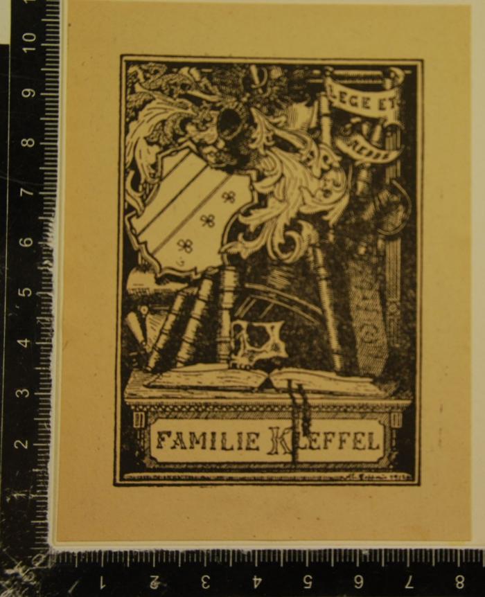 - (Kleffel), Etikett: Exlibris, Wappen, Name; 'Lege et Redde

Familie Kleffel'. 