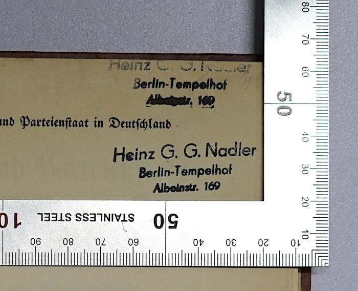 Bb 87 : Parteien und Parteienstaat in Deutschland. System der politischen Partei und ihres Verhältnisses zum Staat in Recht und Wirklichkeit (1930);-, Stempel: Name, Ortsangabe; 'Heinz G. G. Nadler, Berlin-Tempelhof, Alboinstr. 169'
