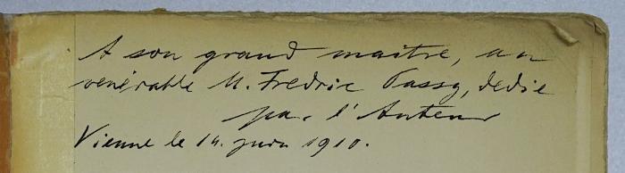 Bb 571 : Pan-Amerika (1910);- (Passy, Frédéric;Fried, Alfred Hermann), Von Hand: Widmung, Name, Ortsangabe, Datum; 'A son grand maitre, un venératte M. Fredric Passy, dedie par l'Auteur Vienne le 14. juin 1910.'. 