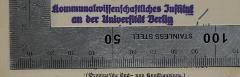 - (Kommunalwissenschaftliches Institut an der Universität Berlin), Stempel: Berufsangabe/Titel/Branche, Ortsangabe; 'Kommunalwissenschaftliches Institut an der Universität Berlin'.  (Prototyp)