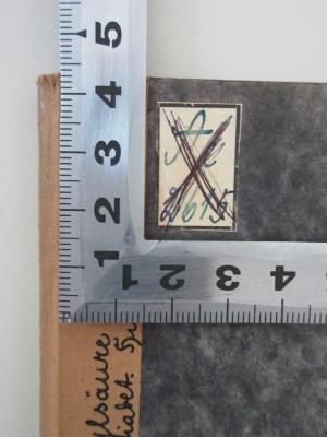 - (Bibliothek Reichs-Kolonialamt;Bibliothek des Auswärtiges Amtes - Deutsches Reich;Bibliothek der Landwirtschatlich-Tierärztlichen Fakultät - Universität Berlin - Abteilung für Tierheilkunde), Etikett: Nummer, Exemplarnummer; 'ac 2615'. 