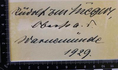 - (Megede, Rudolf zur ), Von Hand: Name, Datum, Ortsangabe; 'Rudolf zur Megede, 
Oberst a.D 
Warnemünde 1929.'. 