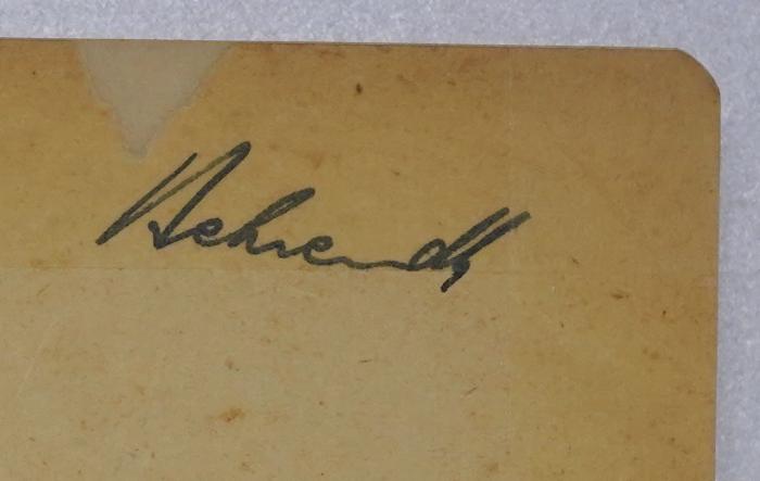 Bc 483a : Demokratie und Parlamentarismus (1926);- (Behrendt, Richard F.;Behrendt, Richard), Von Hand: Autogramm, Name; 'Behrendt'. 