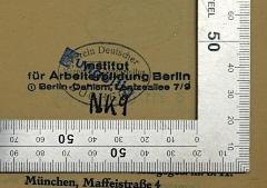 - (Institut für Arbeiterbildung Berlin-Dahlem), Stempel: Name, Ortsangabe, Signatur; 'Institut für Arbeiterbildung Berlin Berlin-Dahlem, Lentzeallee 7/9 
NK9'. 