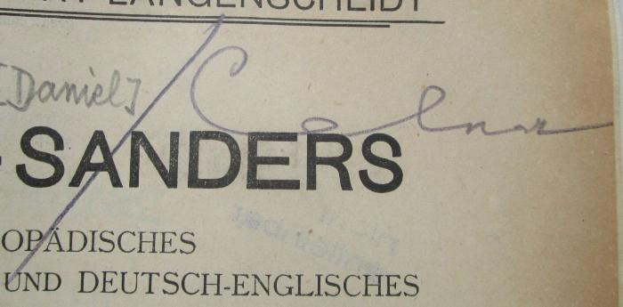 Sa 509 1910 2 x: Enzyklopädisches englisch-deutsches und deutsch-englisches Wörterbuch. Teil II. Deutsch-Englisch (1910);- (Celnar, Franz), Von Hand: Name, Autogramm; 'Celnar'. 
