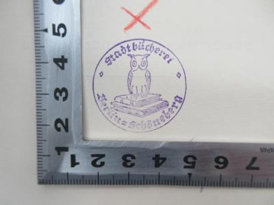 - (Stadtbücherei (Schöneberg, Berlin)), Stempel: Name, Ortsangabe, Abbildung, Berufsangabe/Titel/Branche; 'Stadtbücherei
Berlin-Schöneberg'.  (Prototyp)