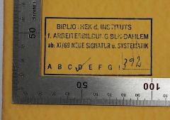 - (Bibliothek des Instituts für Arbeiterbildung Berlin-Dahlem), Stempel: Name, Berufsangabe/Titel/Branche, Ortsangabe, Signatur; 'Bibliothek d. Instituts f. Arbeiterbildung BLN-Dahlem ab: XI/69 Neue Signatur u. Systematik D 392'. 