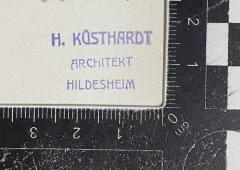 - (Küsthardt, Helfried), Stempel: Name; 'H. Küsthardt Architekt Hildesheim'.  (Prototyp)