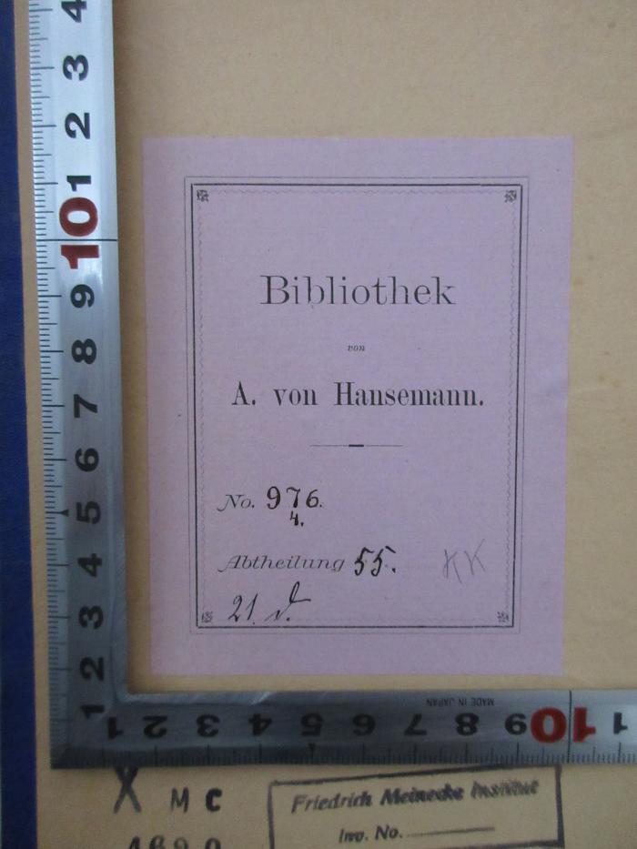 - (Hansemann, Adolph von), Etikett: Berufsangabe/Titel/Branche, Inventar-/ Zugangsnummer; 'Bibliothek A. von Hansemann, No 976, 4. Abt. 55 21 d.'. 