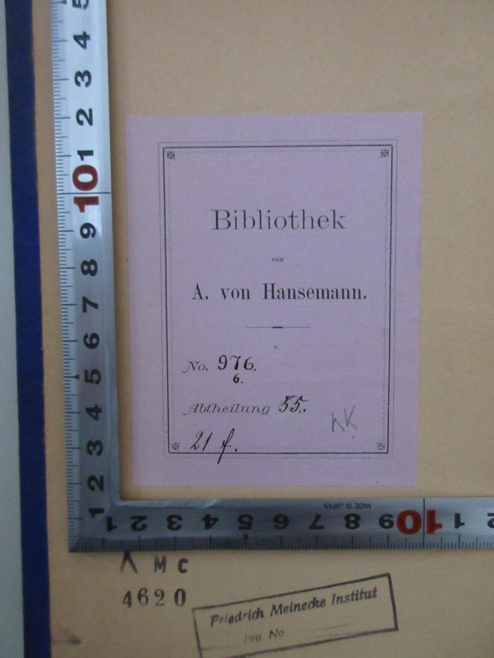 - (Hansemann, Adolph von), Etikett: Berufsangabe/Titel/Branche, Inventar-/ Zugangsnummer; 'Bibliothek A. von Hansemann, No 976, 6. Abt. 55 21 f.'. 