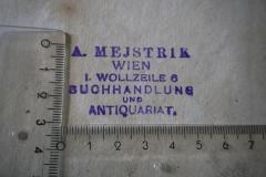- (A. Mejstrik's Antiquariat), Stempel: Berufsangabe/Titel/Branche, Buchhändler, Ortsangabe; 'A. Mejstrik
Wien
I. Wollzeile 6
Buchhandlung 
und 
Antiquariat 
'. 