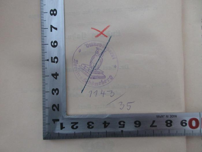 - (Volksbücherei Berlin Schöneberg), Stempel: Berufsangabe/Titel/Branche, Ortsangabe, Inventar-/ Zugangsnummer; 'Volksbücherei Berlin-Schöneberg 1143/35'. 