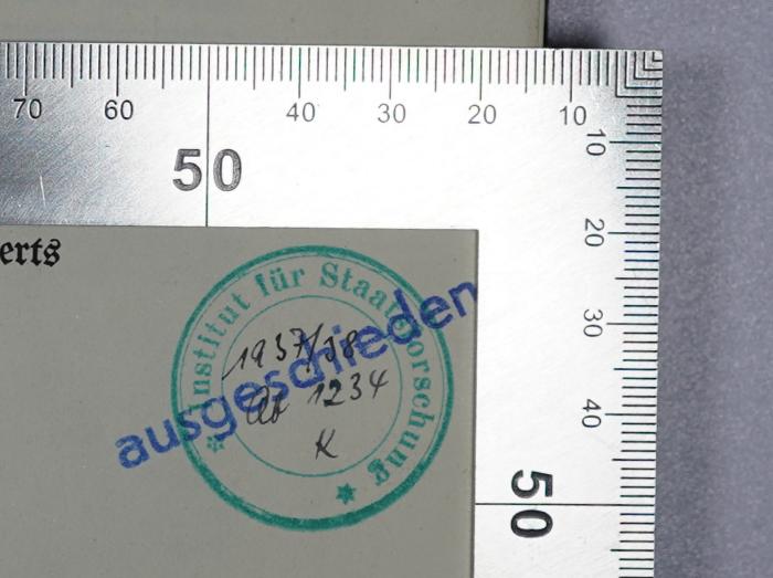 G 2/CUN 1 : Die revolutionäre Zeitungsliteratur Frankreichs während der Jahre 1789=99 (1908);G45 / 3437 (Institut für Staatsforschung), Stempel: Name, Berufsangabe/Titel/Branche, Ortsangabe, Signatur; 'Institut für Staatsforschung Kiel 1937/38, ab 1234 K'. 